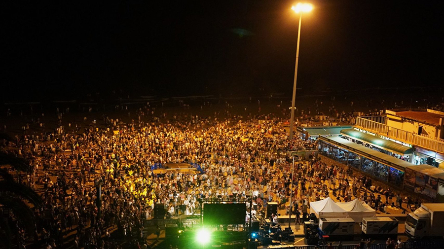 De Nacht van San Juan met muziek, batucada en vuurwerk op Playa del Inglés